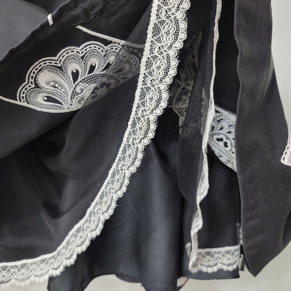 NWT.  White House/Black Market little black dress.  Size 6.  (538) - Picture 3 of 9